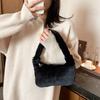 Otoño e Invierno bolso pequeño peludo para hombro y axila para mujer 2021 nueva moda niña niña bolso portátil de felpa