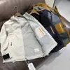 Chaqueta softshell casual ligera para exteriores con costuras selladas y forro polar. 13568