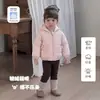 Chaqueta de plumón para niña 2026 Otoño/Invierno Nuevo Estilo Ropa para bebé de un año Abrigo cálido de invierno con pato blanco