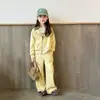 Conjunto de sudadera de color liso estilo coreano para niñas, colección primavera/otoño, nuevo estilo 2026, atuendo de dos piezas moderno y a la moda para niñas pequeñas