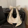 Moda Transfronteriza Estilo Chica Caliente Americana Bolso de Motocicleta de Moda con Remaches Diseño de Nicho Dulce y Fresco Bolso de Hombro Personalizado con Lazo