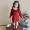 Vestido de tricô novo outono e inverno 2026 com estampa de cogumelo para meninas, vestido suéter festivo vermelho para crianças