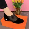 Zapatos de tacón bajo individuales pequeños, versátiles y a la moda, con pedrería, cremallera trasera, zapatos de piel, elegantes, transpirables de malla, zapatos para mamá para mujer, Verano 2026