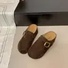 Hebilla elevadora interior cinturón de cuero retro estilo nuevo punta fina medias zapatillas mujer baja estatura slip-on suela gruesa 2026 zapatillas persona perezosa
