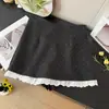 Falda de traje de lunares con retazos de encaje con volantes estilo francés para mujer, falda corta de cintura alta línea A 2026 otoño con diseño anti-exposición