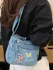Bolsa Quadrada Pequena Minimalista Fashion e Única Modelo Novo Verão 2026 Porta-Moedas e Celular Bolsa Transversal de Brim Bordada de Alto Valor