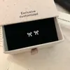 Brincos Stud Doces de Zircônia em Forma de Gota d'Água com Laço de Luxo Leve Francês de Alta Qualidade para Mulheres Design Tridimensional Exquisito Moderno