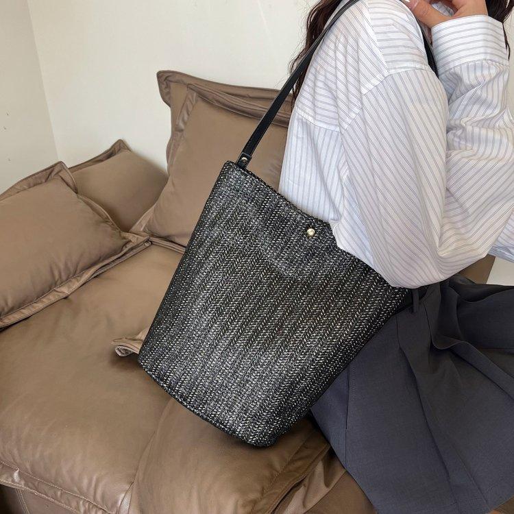 编织包女包新款潮2024夏草编简约百搭小清新水桶包个性单肩斜