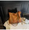 Comercio Exterior Retro Popular Bolso Grande para Mujer 2025 Nuevo Otoño e Invierno Cadena Nicho Bolso de Hombro Moda Bolso Cruzado Tote
