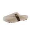Pantuflas de algodón cerradas de felpa de alta gama sin cordones para mujer, adecuadas para usar en exteriores, nuevas pantuflas peludas de otoño e invierno 2026 para mujer