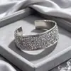 Novo Braceletes Europeus e Americanos Venda Direta da Fábrica Modernos Pedras de Cascalho Strass Exagerado Aberto Larga Pulseira Pulseira para Mulheres