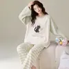 Novo conjunto de pijama feminino: algodão puro, listrado, design fofo de desenho animado, mangas compridas, calças compridas, gola redonda, estilo pulôver, conjunto de loungewear feminino
