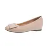 Sapatilhas femininas de bico redondo, corte baixo, cor nude, com aumento interno de altura, confortáveis para os pés, estilo francês, sofisticadas, com fivela quadrada, adequadas para o trabalho e para combinar com saias.