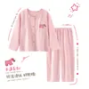Pijama de fleece infantil para outono e inverno, estilo cartoon soltinho para meninas, adequado para crianças maiores, estações de primavera e outono, popular roupa de casa fina de fleece para meninas pequenas