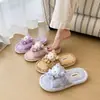 Estilo Hogar Oso Pequeño Lazo Plano 2026 Pantuflas Pantuflas Mujer Lindas Interiores Celebridad de Internet Cálido Invierno Cómodo Algodón