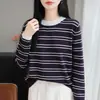 Camiseta listrada de gola redonda e manga longa, color block retrô estilo coreano, de malha 100% algodão para mulheres, novo design versátil slim fit para outono e inverno
