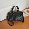 Bolsa transversal de nicho coreana, bolsa de mão, bolsa de ombro, grande capacidade, trançada requintada, novo modelo outono 2026, texturizada, para o trabalho