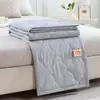 Colcha de Algodón Lavado de Verano con Diseño Estampado, Adecuada para Regalos y Eventos de Empresa, Colcha Delgada Lavable a Máquina en Caja de Regalo, Se Puede Estampar con Logo