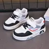 Tênis Esportivo Infantil 2026 Primavera e Outono Novo Modelo Sapatos de Menino Solado Macio Sapatos Brancos Sapatos de Menina Tênis Respiráveis de Malha