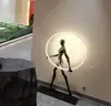 Lámpara de escultura abstracta de bola de personaje Lámpara de sala de exposiciones lámpara de oficina de ventas de hotel Lámpara de decoración artística lámpara de león lámpara de pie con forma humana