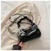 Bolso de Mano Pequeño Plateado Plegado para Mujer Verano 2025 Nuevo Bolso Dumpling Dulce Tira Colgante Bolso Cruzado para el Trabajo Moderno