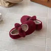 Sapatos femininos sapatos de pele estilo princesa sapatos de algodão com veludo extra laço 2026 Sapatos de inverno/outono para crianças sapatos de algodão de duas camadas para bebês