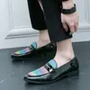 Sapatos Masculinos Transfronteiriços Tamanho Grande Primavera Nova Moda Sapatos de Couro Masculinos Slip-On Sapatos Formais de Negócios Estilo Britânico Sapatos de Couro Bico Fino