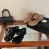 Sandálias Slip-On com Cadarço e Bico Quadrado Estilo Francês para Mulheres, Novo Modelo Primavera/Verão 2026, Aumento Interno de Altura, Adequadas para Uso Externo e Férias