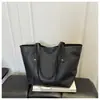 2026 Nueva Bolsa de Tote Tejida de Gran Capacidad para Mujer, Bolso de Hombro Vintage, Bolso Sencillo para el Día a Día de Celebridad de Internet, Bolso de Mano Transfronterizo