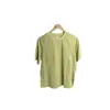 Nuevo top de verano para hombre de moda, color amarillo verdoso claro, manga corta raglán, con costuras curvas de contraste, corte holgado, cuello redondo, casual y versátil