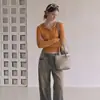 Suéter de punto con capucha estilo coreano para mujer, diseñado para usar en capas en otoño e invierno, con corte ajustado y una silueta favorecedora