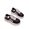 Zapatos casuales, ligeros, nueva colección de otoño, estilo deportivo casual, suela suave, versátiles para el uso diario, que realzan la altura, tenis de suela gruesa para mujer, moda 2026
