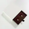 Caja de joyería estilo cajón de fábrica en stock, papel especial con estampado dorado, caja de regalo para empaque de joyería de aretes y collares de perlas