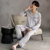 Pijama para hombre para primavera y otoño, de manga larga y pantalón largo, nuevo estilo de seda helada, simple, casual, moderno, conjunto de casa de alta gama para hombre