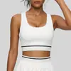 Top de tirantes tipo racerback de malla color durazno con copas fijas, franjas de color contrastante, sujetador deportivo para yoga, con soporte y a prueba de impacto