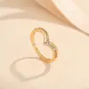 Anel Feminino Simples de Cobre Banhado a Ouro com Design de Linhas Suaves Popular na Internet Joker Zircônia Anel de Dedo
