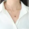 Collar Retro Estilo Europeo y Americano de Nácar para Mujer, Gargantilla Minimalista Clavicular Cuadrada de Chocolate Simple de Nicho Lujo Ligero