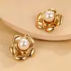 Pendientes Transfronterizos de Flor de Camelia y Perla de Nuevo Producto, Pendientes de Acero Inoxidable, Pendientes Exquisitos de Moda de Nicho, Venta al por Mayor