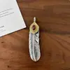 Plata Esterlina S925 Japonesa Versátil Moda Granate Punto Pluma Dorada Colgante Personalizado para Hombres y Mujeres