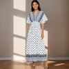 Vestido de Playa de Algodón Seda de Manga Corta con Cuello en V Estilo Étnico Transfronterizo Vestido de Viaje a Tailandia Vestido Floral Estampado de Verano para Vacaciones