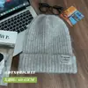 Gorro de Tricô Simples Versátil Oversized Feminino para Outono e Inverno 2025, Adequado para Cabeças Grandes, Alonga e Faz o Rosto Parecer Menor, com um Toque Atmosférico