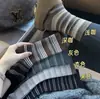 Meias Femininas de Outono e Inverno de Cano Alto Tricotadas Listradas Retrô Versáteis Color-Blocking Respiráveis Meias Ins Tendência para Mulheres