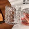 Copo de Vidro Gravado com Alça para Uso Doméstico, Criativo e de Aparência Sofisticada para Menina, Transparente para Beber Água, Bebida, Café Gelado, Caneca