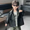 Chaqueta de Cuero con Bolsillo Grande para Niños de Primavera y Otoño Estilo Coreano Traje de Motocicleta Fresco y Elegante para Niños Chaqueta Elegante para Bebé de Moda