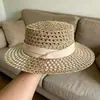 Estilo Old Money Retro Hueco Tejido Estilo Británico Sombrero de Paja de Verano para Mujer Protección Solar Visera Ala Plana Sombrero Versátil