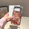 Estrellas con Estampado de Leopardo Marrón Adecuado para Funda de Teléfono Móvil Apple 17 iPhone16Pro Max 15/14 Borde Plateado Galvanizado Pegamento