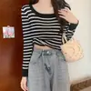 Camisa de Tricô Listrada Doce e Picante Slim Fit Feminina Redutora de Idade Manga Longa Fina Estilo Ocidental Cintura Alta Suéter Interno para Outono e Inverno 2023