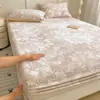 Juego de tres piezas de funda de colchón de terciopelo de leche bordado engrosado, fresco y simple, protector de cobertura completa cálido de vellón para colchón de invierno