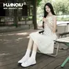 Zapatillas blancas de encaje transpirables para mujer, nuevos zapatos casuales de verano 2026 sin cordones, suela suave, zapatos de pescador