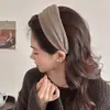Diadema de punto de ala ancha de color sólido para otoño e invierno para mujer, accesorio para el cabello de alta gama, nuevo modelo 2025, diadema deportiva simple para lavarse la cara